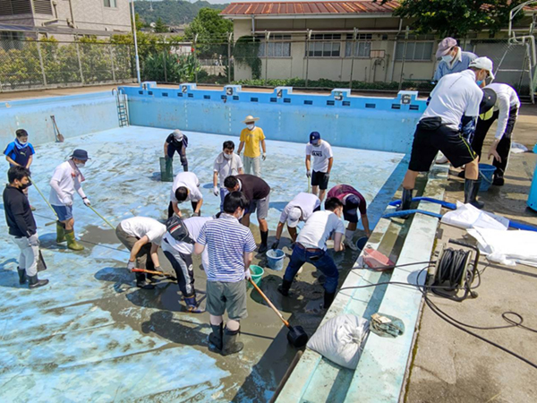 深津水泳場　清掃